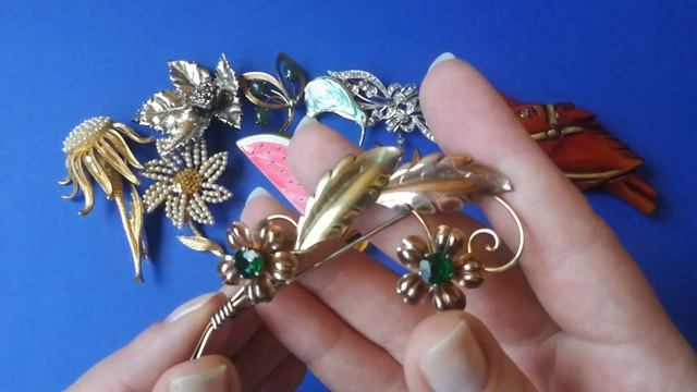 Розпаковка вінтажних брошок - Otis, Trifari, Coro #vintagebeauty смотреть онлайн