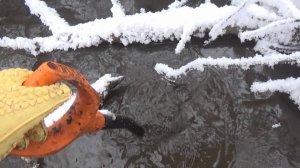 Неопознанный объект на дне реки!