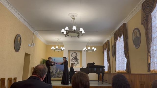 русская народная песня "Во кузнице" в переложении для 2 скрипок и фортепиано смотреть онлайн