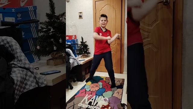 Танцуй пока молодой)