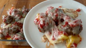 Попробуйте этот рецепт, Вам понравится / Мясные тефтели с соусом, сыром и картофелем