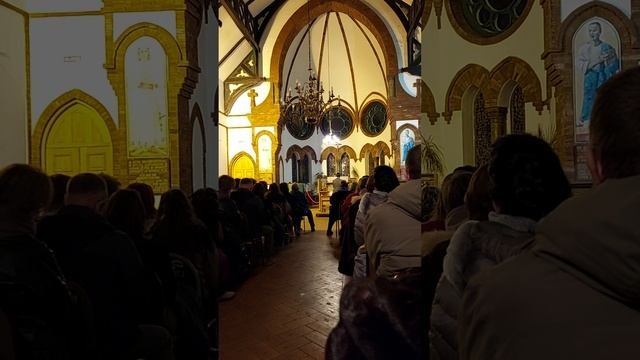 Звук органа.