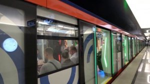 Электропоезд МОСКВА-2024 на станции Кленовый бульвар