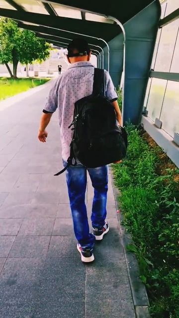 Мошенник возле ТПУ Щукинская Москва ежедневно собирает деньги, якобы, на билет. Работать не хочет смотреть онлайн