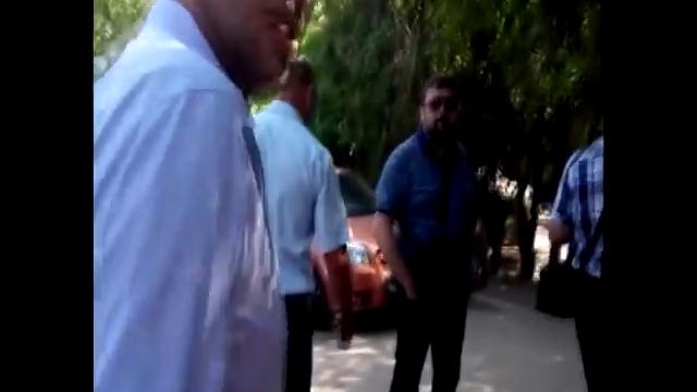 Браток из 90-х в роли важного чиновника
