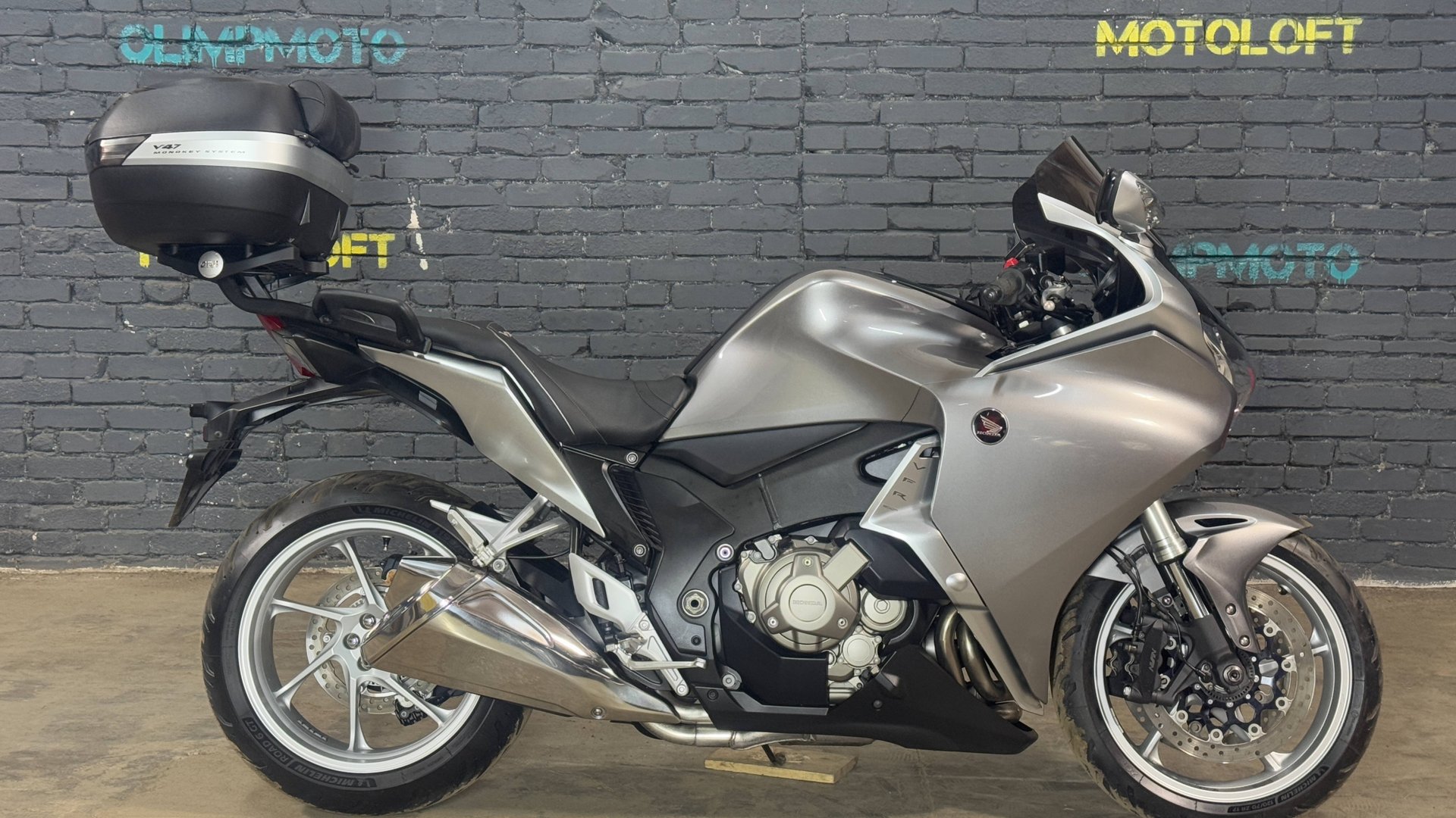 Honda VFR1200 смотреть онлайн