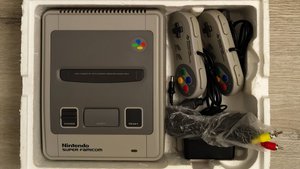 Super Famicom на продажу (Вариант 2: с коробкой, ориг 2 джойстиками, ориг БП, провод AV)