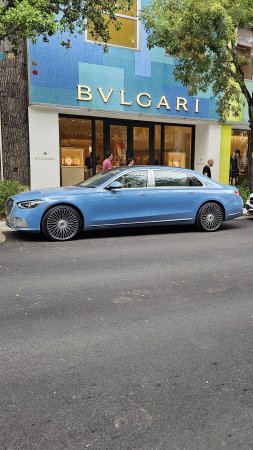 Мерседес Maybach для бабушки...