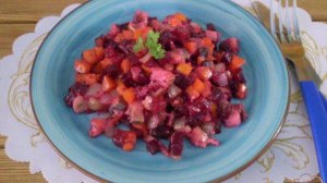 Салат из селедки с овощами и чесноком