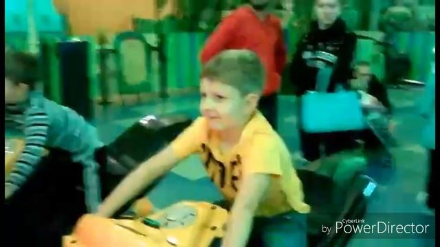 Ура, каникулы / Отдых в Развлекательном Центре смотреть онлайн