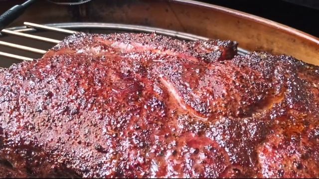 Smoked Chuck Roast Aka a Poor Man's Brisket 🔥 with Tejano BBQ's!!! Jumbo 22" Old Smokey смотреть онлайн