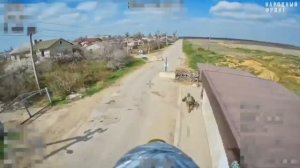 Охота российских операторов FPV-дронов на ВСУ в районе Антоновского моста