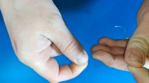 Как привязать шнур к леске или леску к леске(простой узел) How to tie a cord to a fishing line