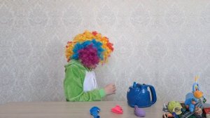 Надуваем цветные шарики поем детскую песню ред колор учим цвета