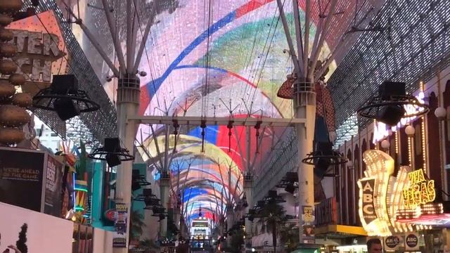 Zip line in Las Vegas смотреть онлайн