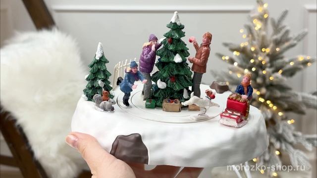 Настольная композиция 'Догонялки вокруг елки' (динамика), 19x13x17 см, батарейки, 44772-lemax