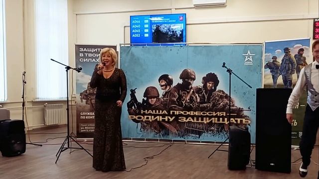Казачка -  Елена Ионова. Народная артистка России, солистка Театр Московская Оперетта. Песни Победы