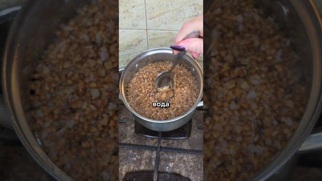 Сладкая гречневая каша с молоком и сахаром