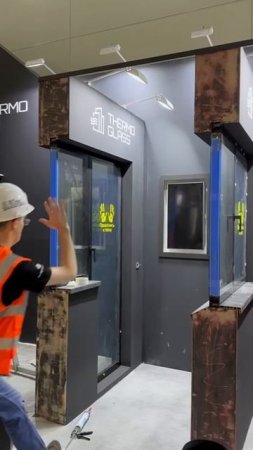 Захаров Сергей на стенде  ThermoGlass . Застройка стенда!