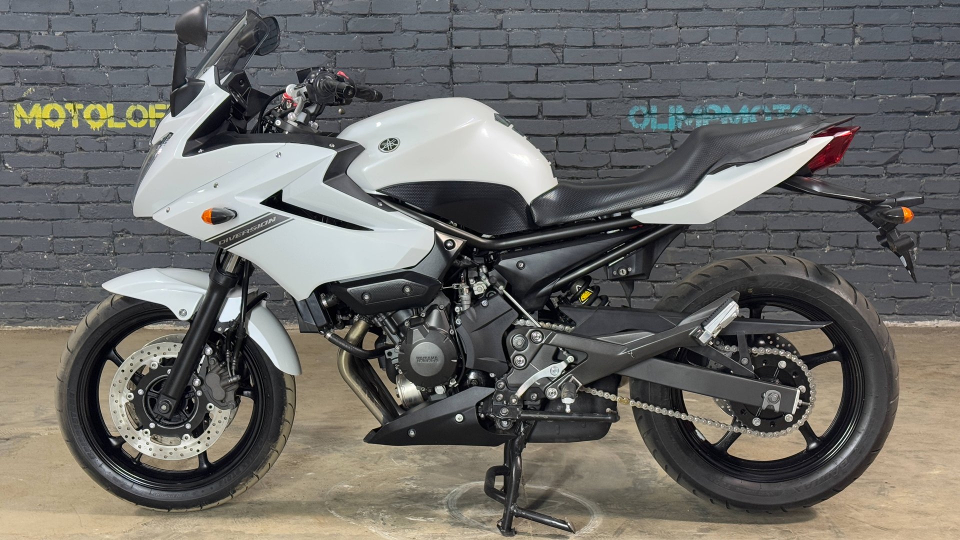 Yamaha XJ6SA смотреть онлайн