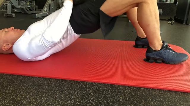 Лёжа на полу поднятие бедра смотреть онлайн