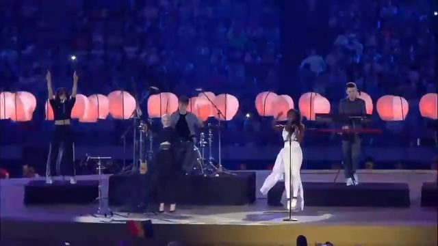 На церемонии закрытия Первых Европейскийх Игр выступила группа Clean Bandit смотреть онлайн