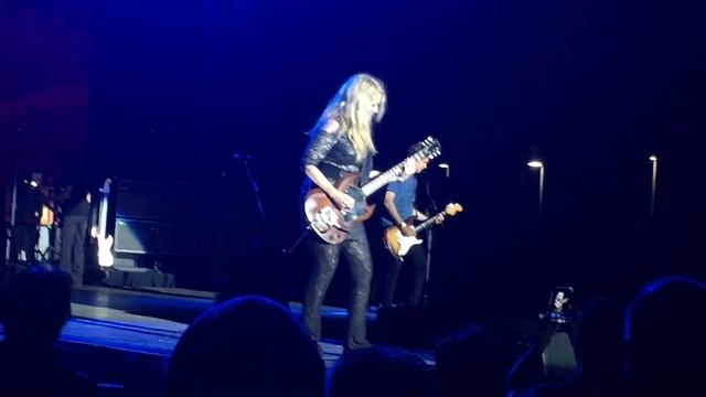 Heart-Crazy On You and Barracuda live from Chicago 7-19-2016