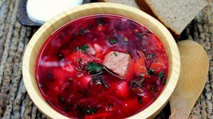 Красный борщ с крапивой