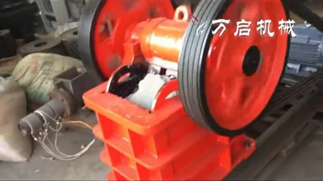 Mining construction factory price mobile small mini jaw crusher