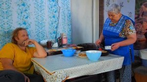 Помогаю маме готовить особенные блины и кушаем вкусную кашу от папы ПОДВАЛ ИЛЬИЧА - ПОВСЕДНЕВКА-ВЛОГ