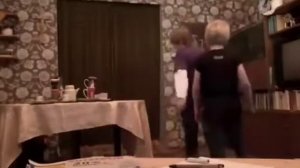 Шкаф упал на пацана