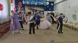 Танец с лентами "Матушка Земля", старшая группа