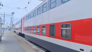 "Оригинальный кирпич с двухэтажным!" Прибытие ЭП1-079 с поездом №358 Уфа - Имеретинский Курорт