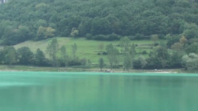 Италия. Озеро Тенно. Остатки крепости Арко.