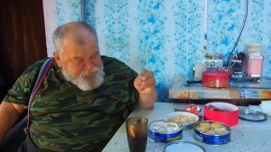 Замерзли собаки У пенсионера отбираем печенье изо рта КУШАЕМ НА КУХНЕ наводим порядок на окнах ВЛОГ