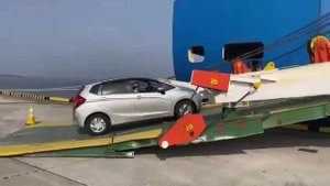 Япония. Порт Kisarazu. Погрузка авто