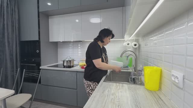 готовлю ПРОСТОЙ ОБЕД//добрались до САДА//очень ВСЕ ДОРОГО в этом магазине
