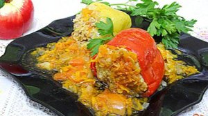Перец фаршированный с овощным соусом