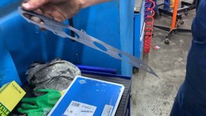 Диагностика и замена бачка маслоотделителя на Volvo s40 с мотором 2,4.