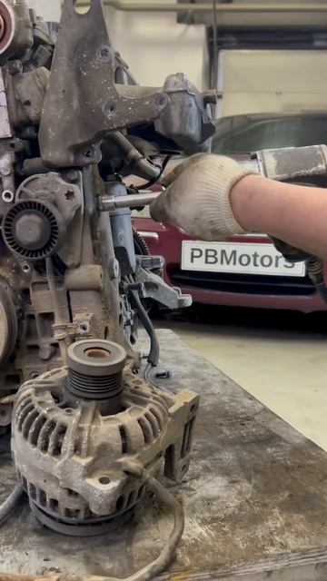 Разбираем на запчасти уставший мотор Вольво 2,5т. Часть 1. смотреть онлайн