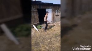 ЛАЙФХАК. КАК МОЖНО ЛЕГКО ВЗОРВАТЬ ПЛАСТИКОВУЮ БУТЫЛКУ