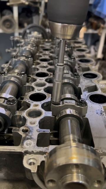 Дизельный мотор Вольво с утечкой отработавших газов в систему охлаждения. смотреть онлайн