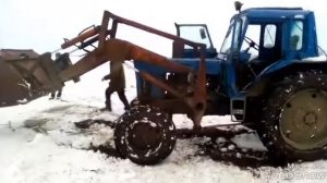 Китаєць і МТЗ 82 витягають Т-40