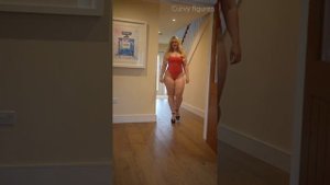 Curvy model | Sammy thighs in Red