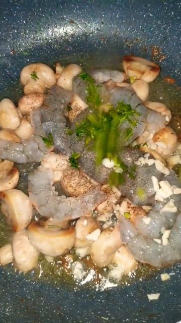 Креветки шампиньонами в сливочном соусе.2023 смотреть онлайн