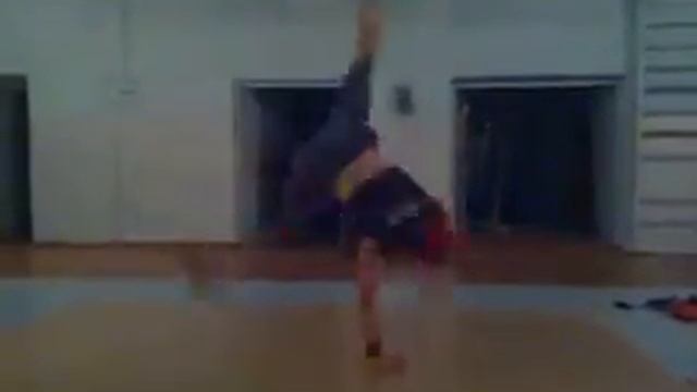 How to Break Dance | Bboy DIAMOND - Air Twist 1.5 смотреть онлайн