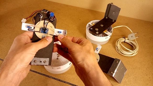 Светодиодные LED cветильники с плавной регулировкой Крепление смотреть онлайн