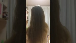 Расчёсываю волосы