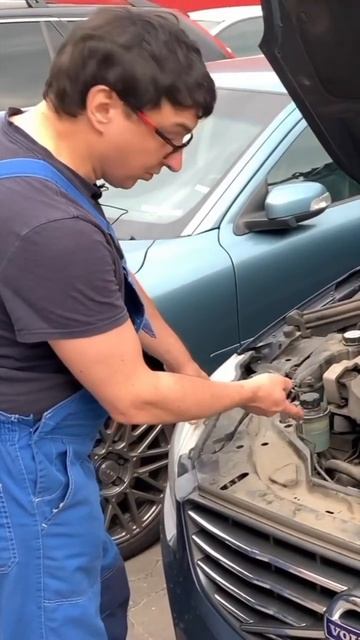 В чем опасность расслоения приводного ремня генератора на Вольво? смотреть онлайн