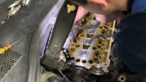 Замена маслосъёмный колпачков Вольво 2,5Т.